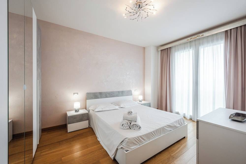 Emilia Suite Street 2