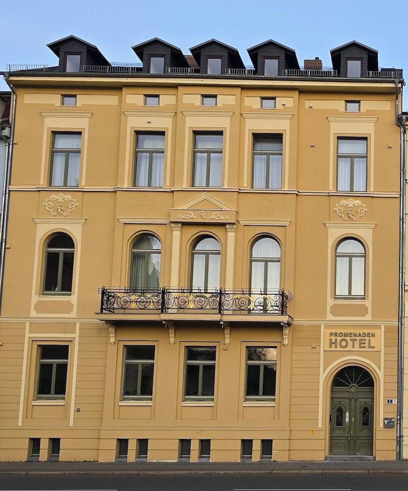 Promenaden Hotel 1