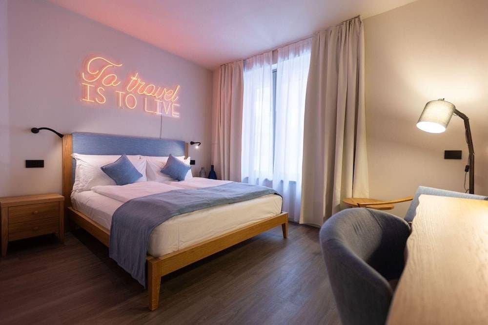 Terra Hotel Tirano 1
