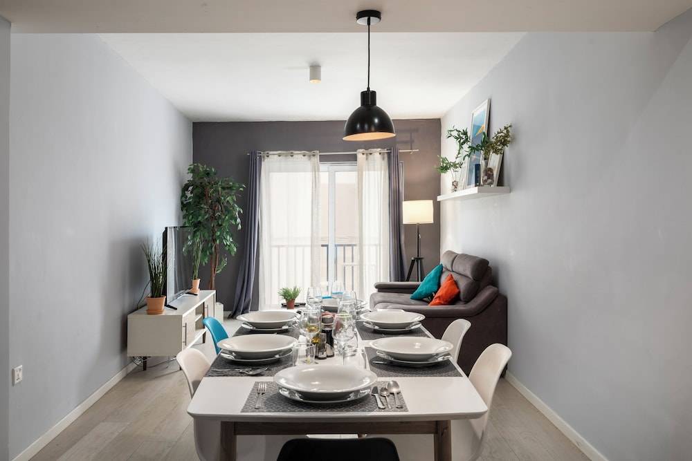 Modern Ensuite Rooms Near Balluta Bay 1