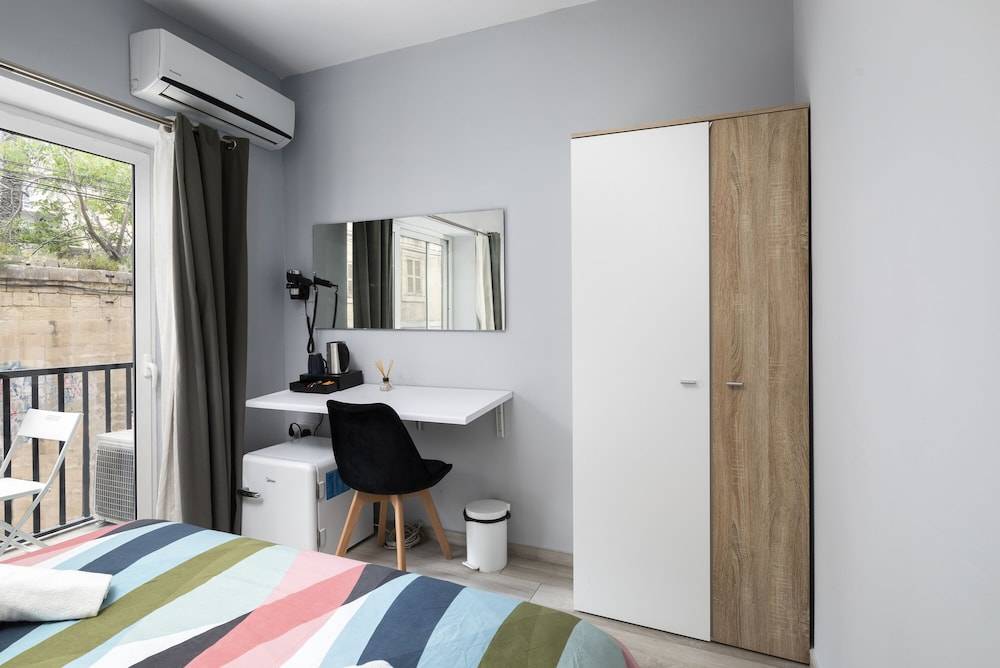 Modern Ensuite Rooms Near Balluta Bay 2