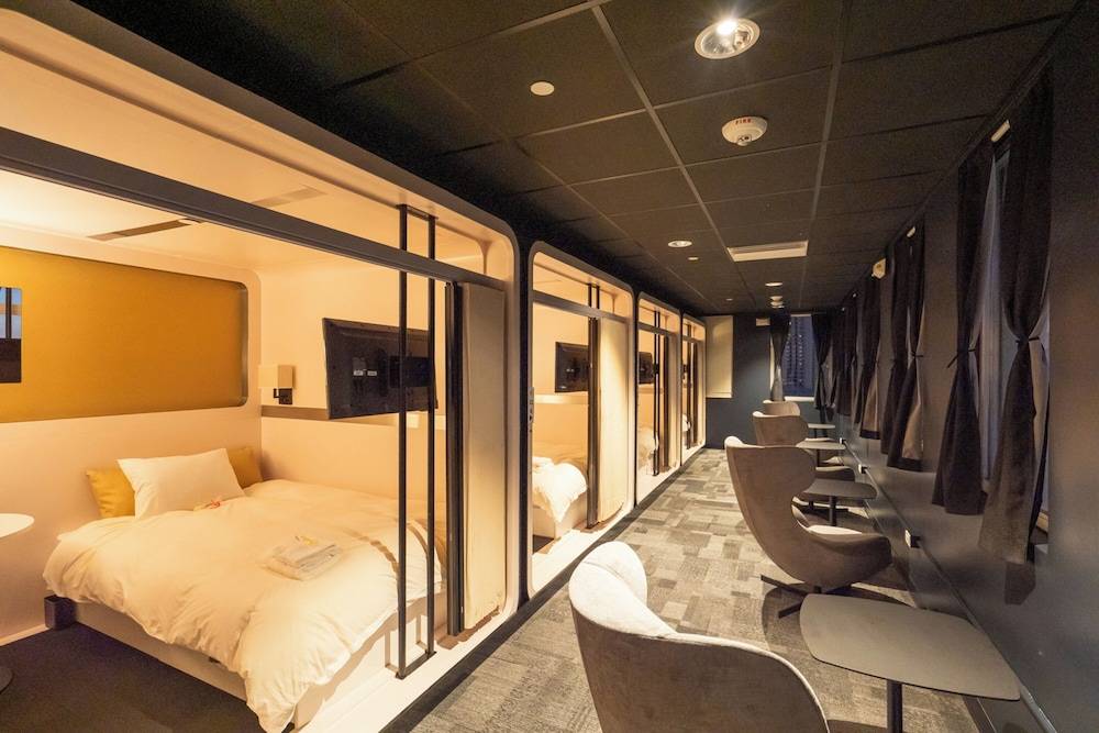 First Cabin International Hawaii 1