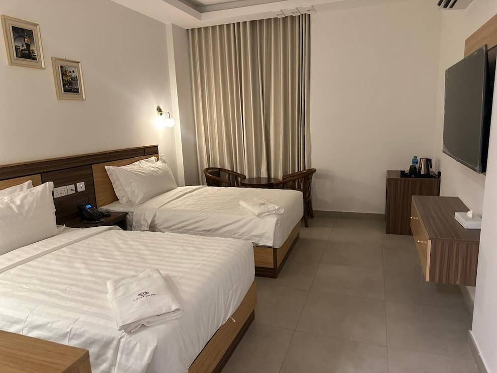 4 Guys Hotels 2