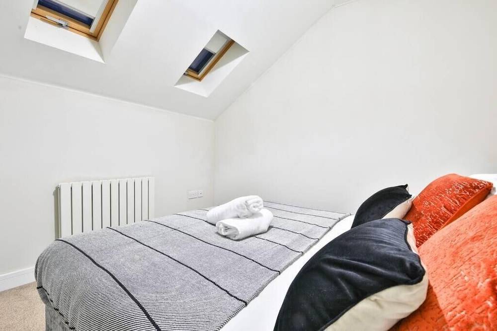 Whitchurch Place 2 Bed Flat in Cardiff 2