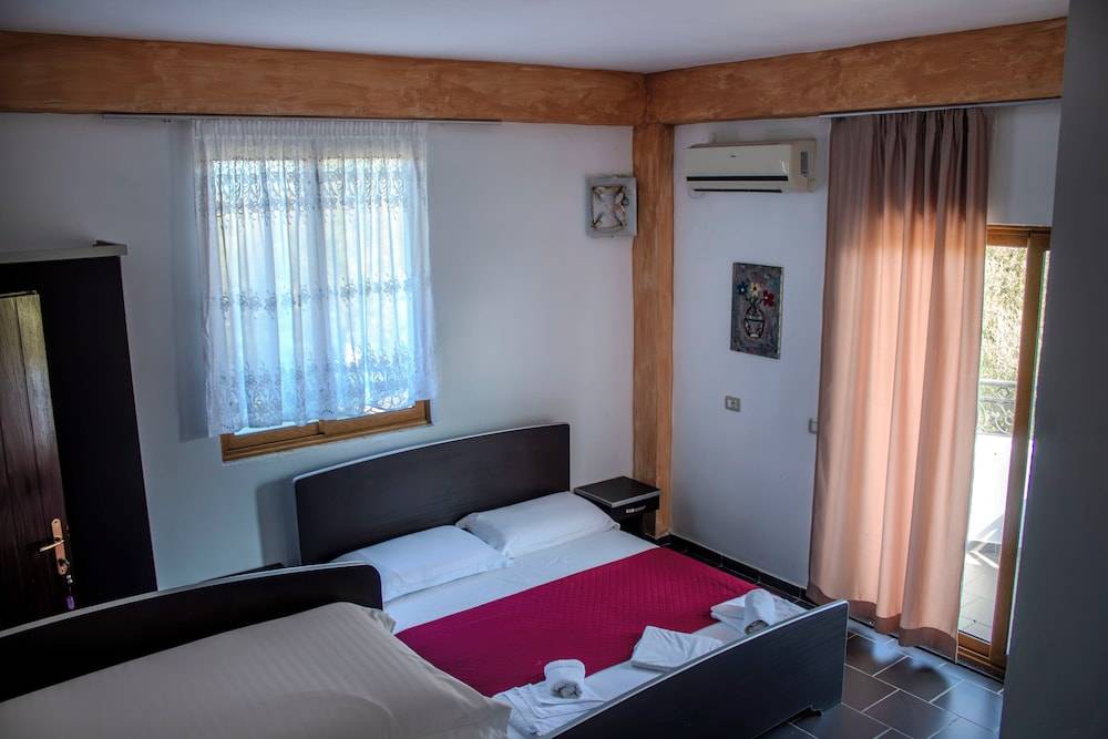 River Hotel 2