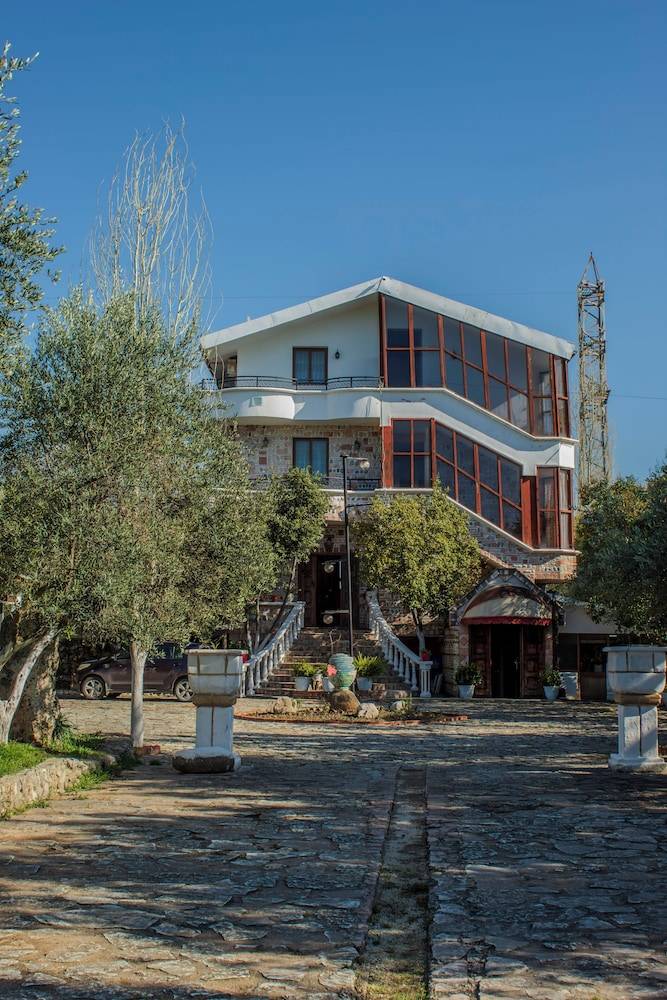 River Hotel 1