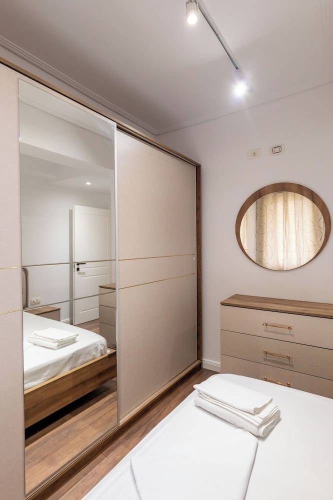 Tirent Apartment Komuna Parisit 2 2