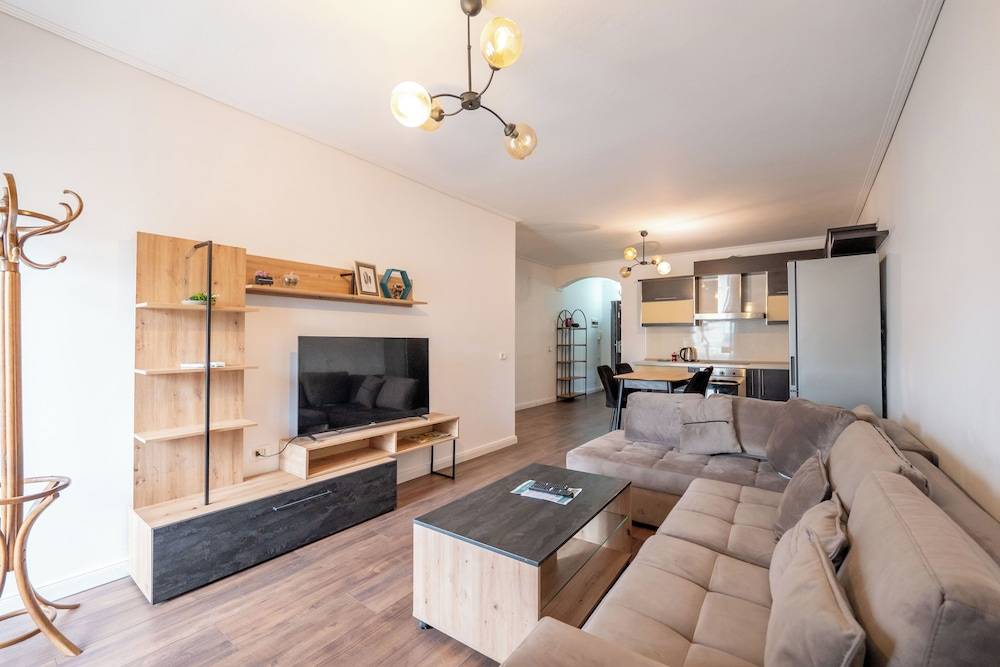 Tirent Apartment Komuna Parisit 2 1