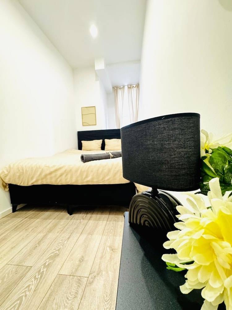 Elegant 5BR Home Ideal for Families 2