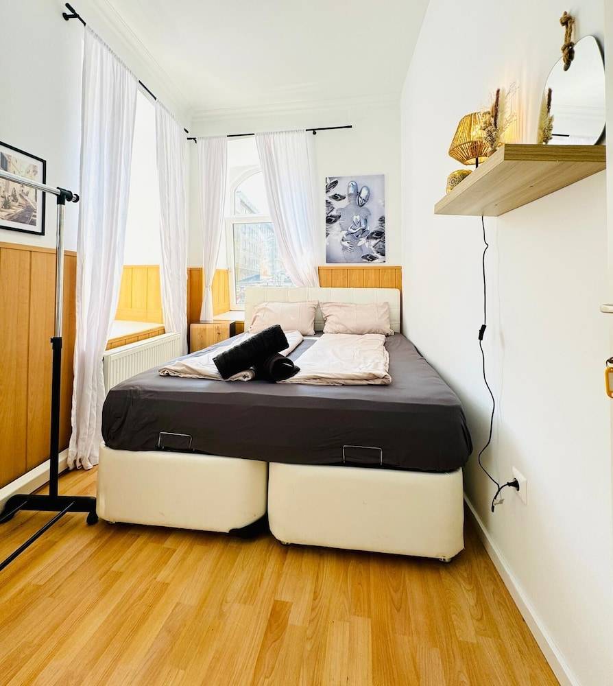 10BR Apt for Groups 8Min to Rathausplatz 1