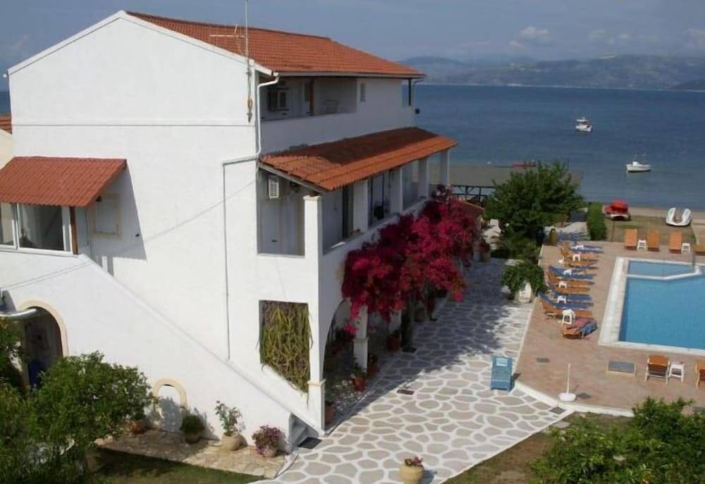 Likourgos beach apartments 1