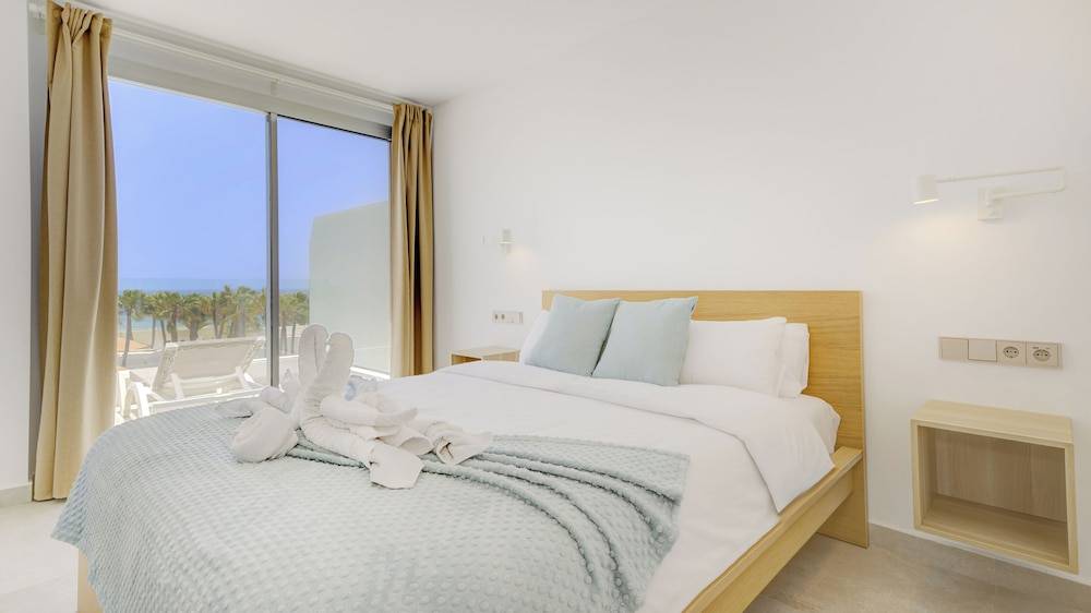 Calm Beach Apartments 2