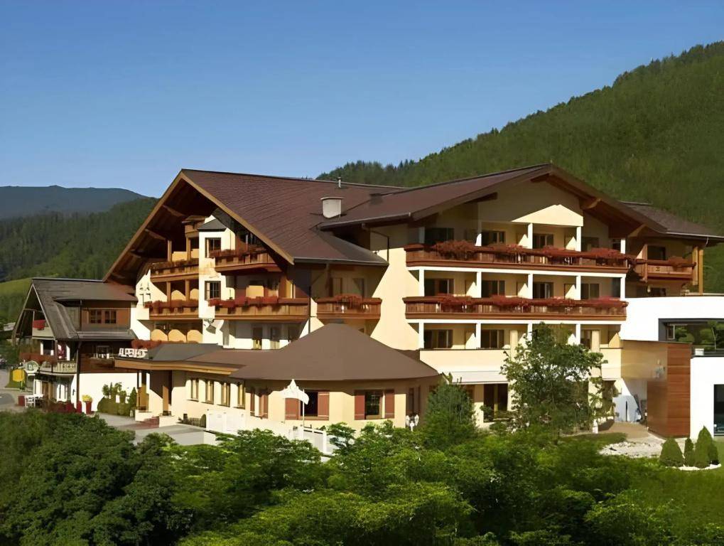Superior Hotel Alpenhof 1