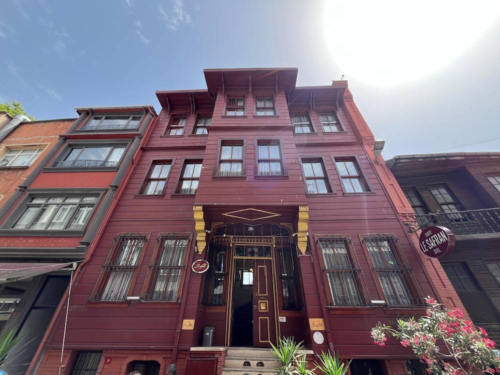Le Safran Suite Hotel 1