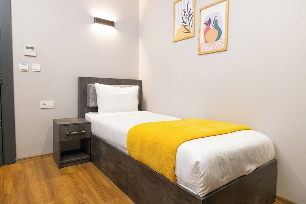 BRANDROOM HOTEL 1