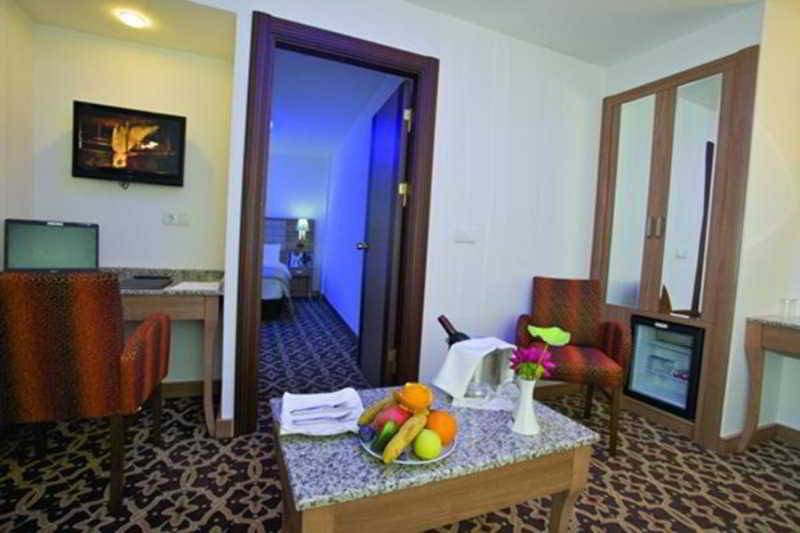The City Hotel 1