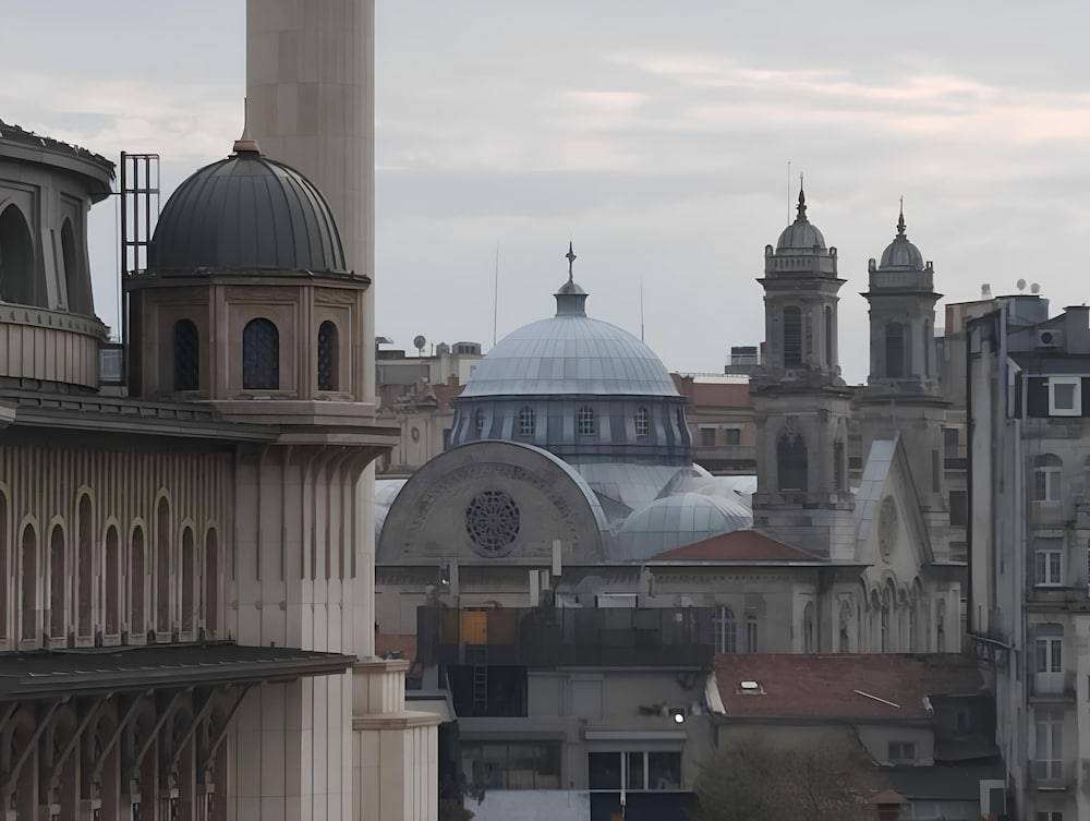 Taksim Landhouse Hotel 1 Min to Taksim Square 2