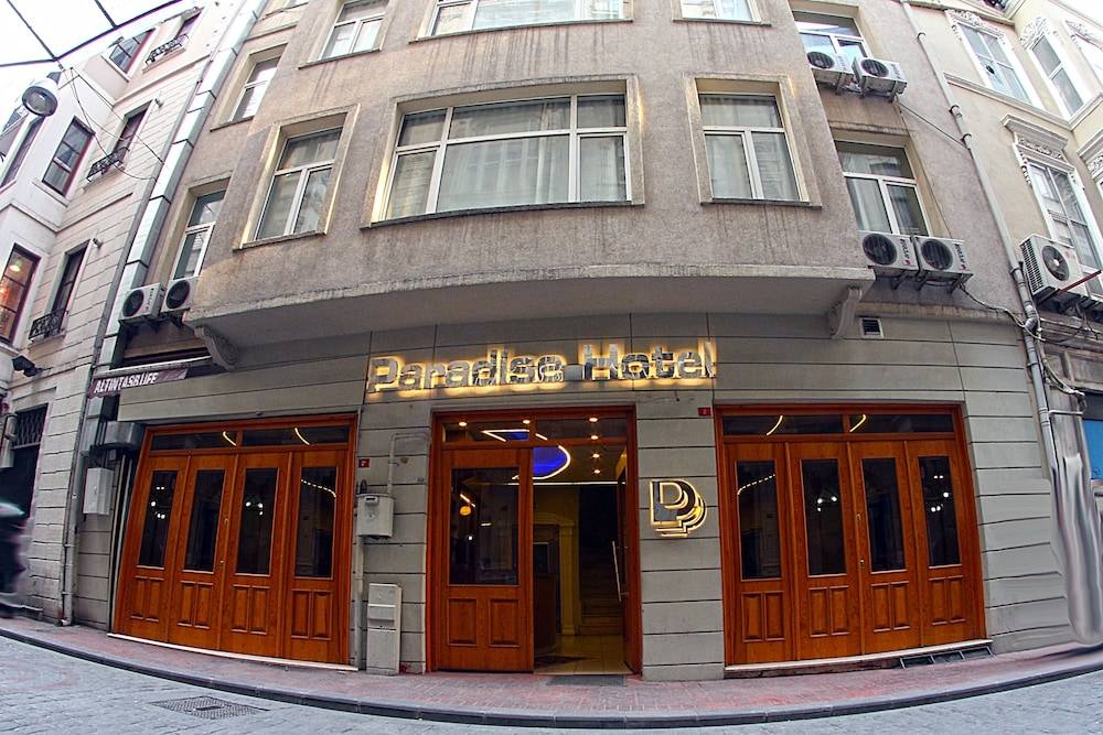 Paradise Hotel 1