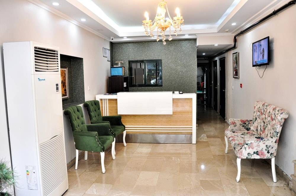 Monarch Hotel 2