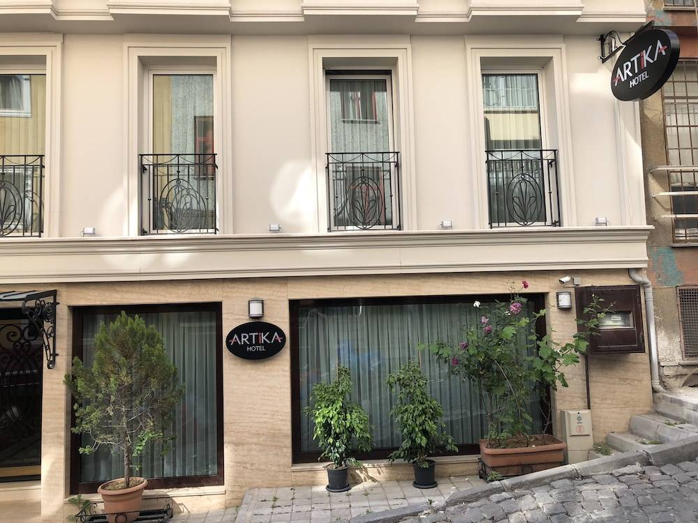 Artika Hotel 1