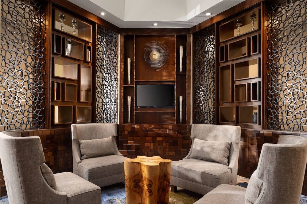 Delta Hotels by Marriott Philadelphia Airport 2