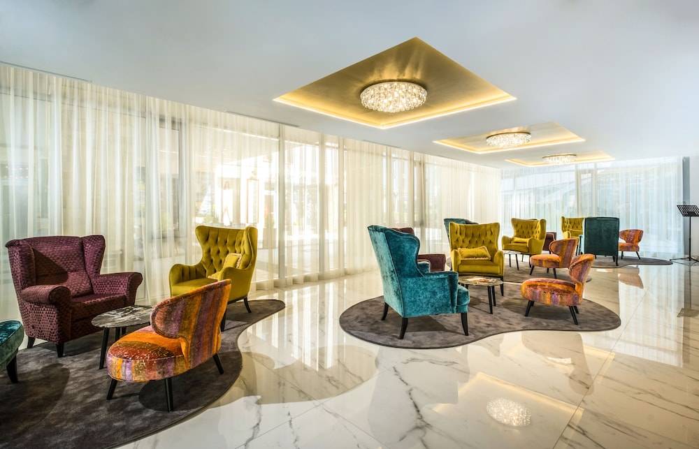 Hotel Golden Lake Resort 2