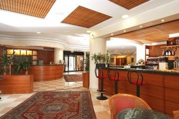 Hotel President 2