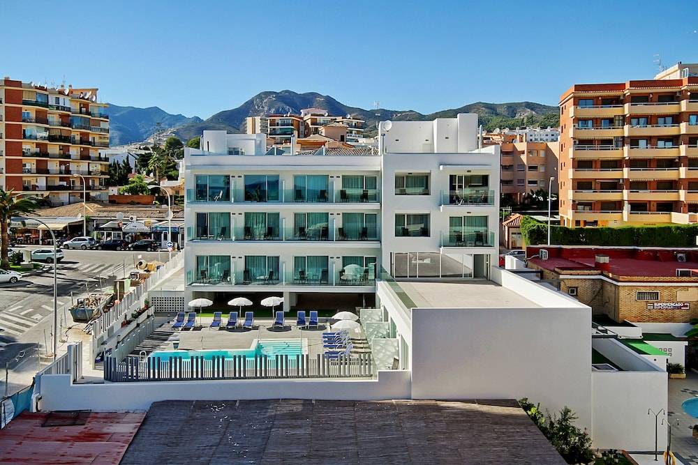 Carihuela Suites 1