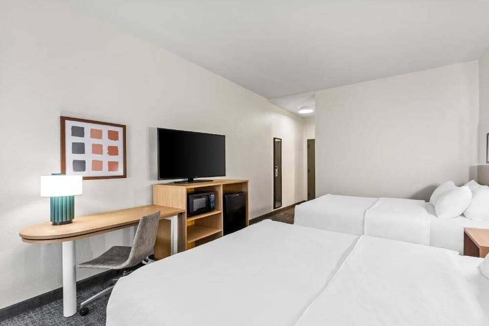 Spark by Hilton Grain Valley Kansas City 1
