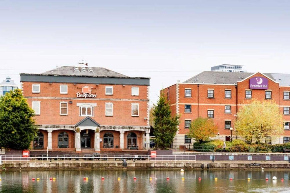 Premier Inn Manchester Salford Quays 1