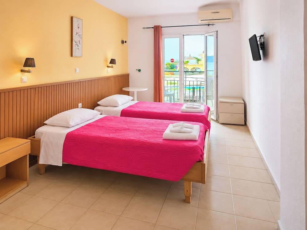 Agnes Beach Hotel Apartments 2