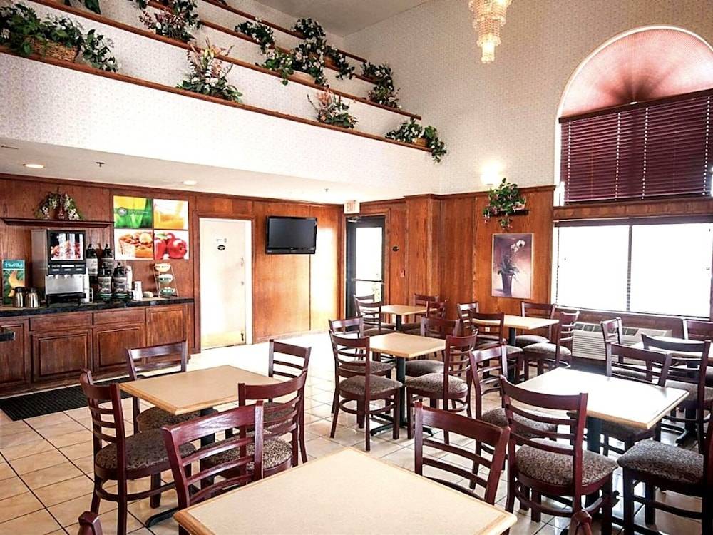 Quality Suites Albuquerque Airport 2