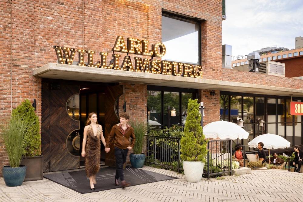 Arlo Williamsburg 1