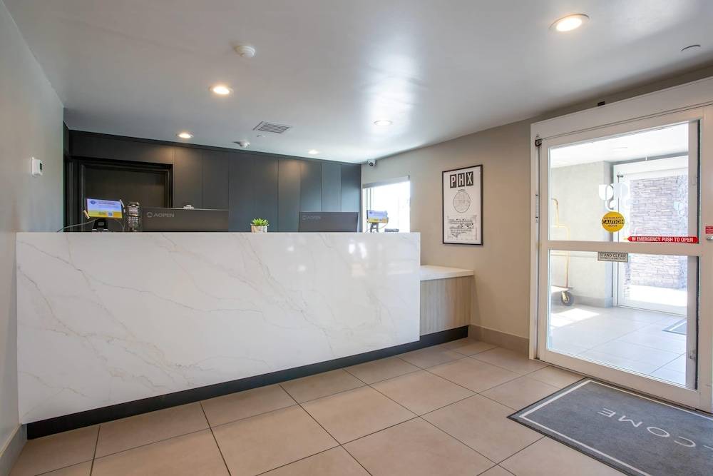 Country Inn & Suites by Radisson, Phoenix Airport, AZ 2