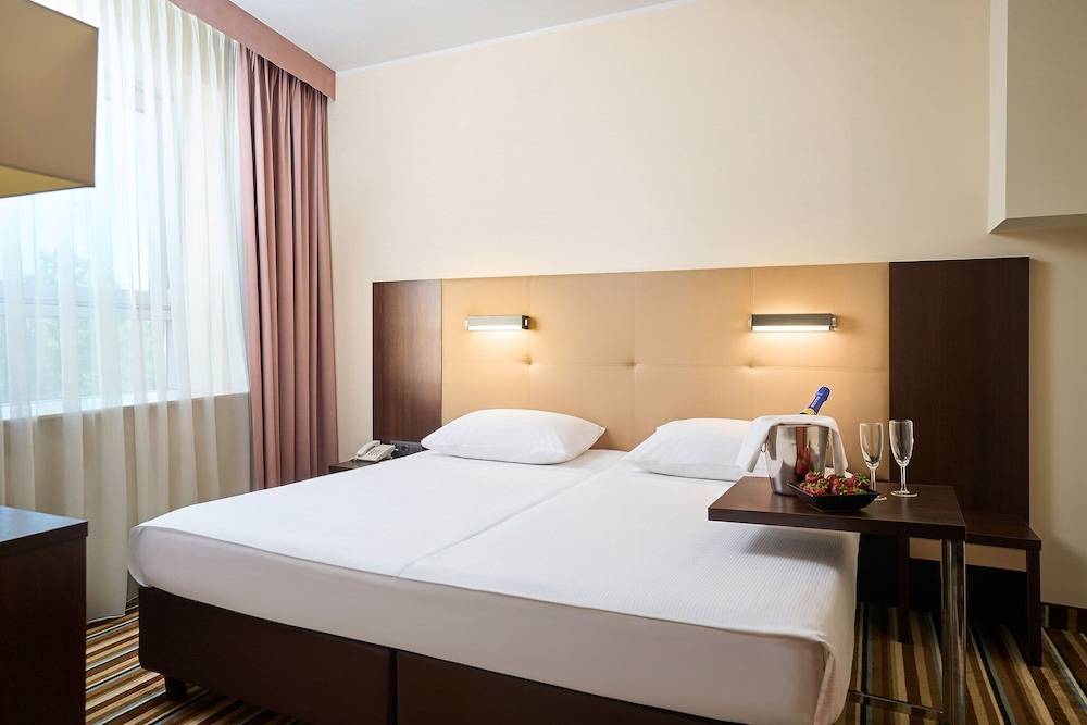 Hotel Victor Pruszków DeSilva 1