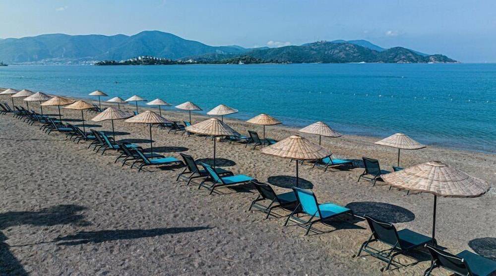 Uras Beach Hotel 1
