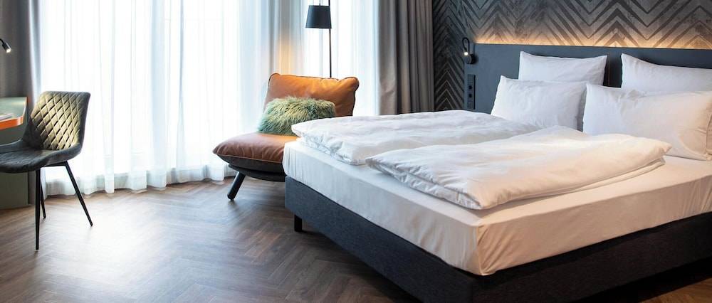 LOGINN Hotel Berlin Airport 1