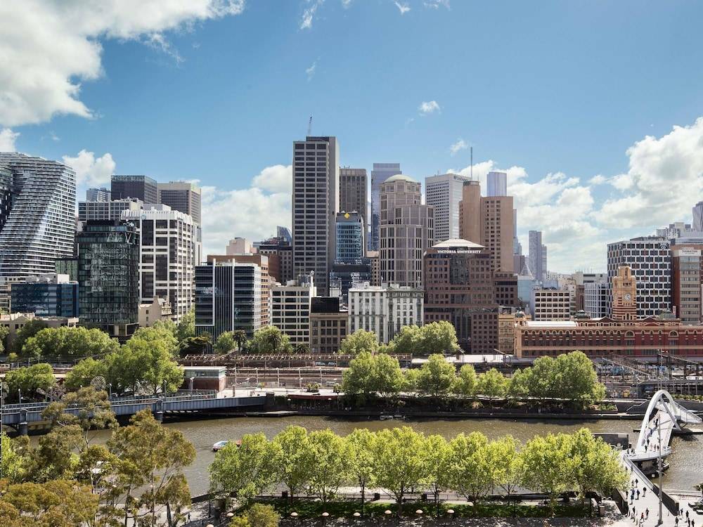 Mercure Melbourne Southbank 1