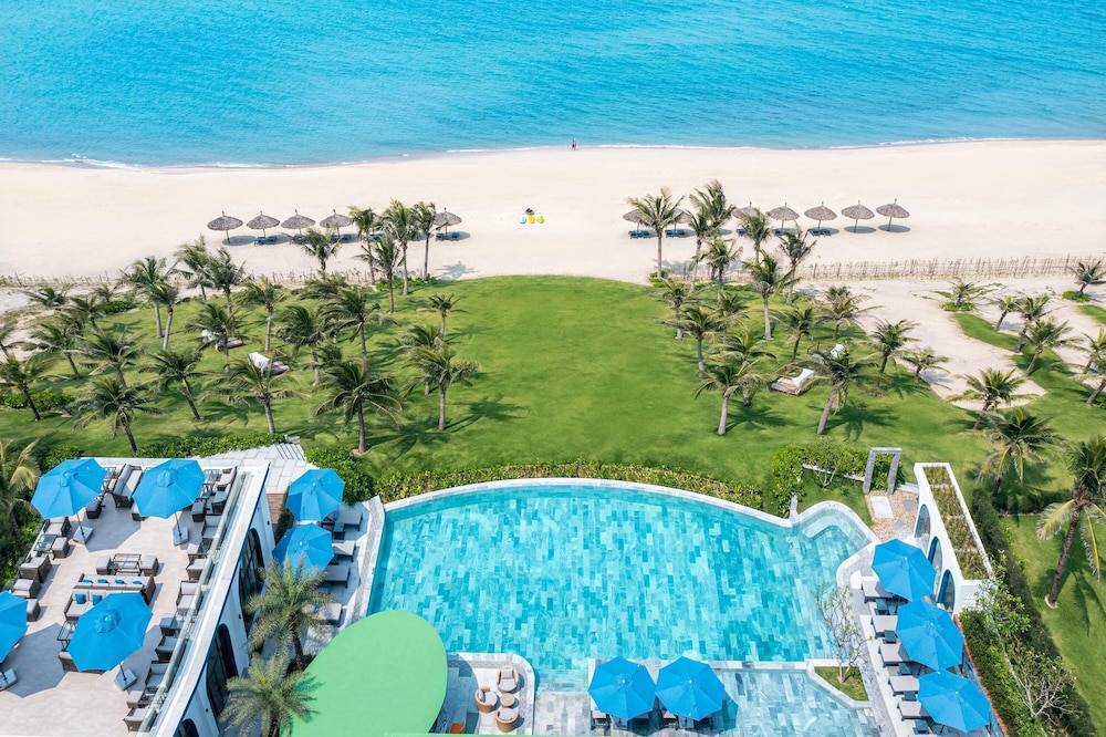 Wyndham Royal Beachfront Resort & Spa Hoi An Danang 1