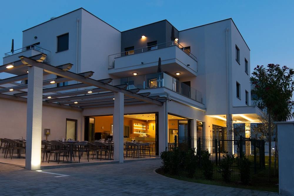 Aparthotel Punta Blu - POOL & SPA 1