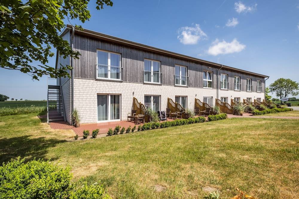 Hotel Pharisäerhof - DAS Hundehotel auf Nordstrand mit Restaurant und Café 1