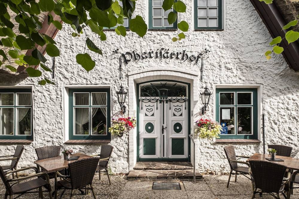 Hotel Pharisäerhof - DAS Hundehotel auf Nordstrand mit Restaurant und Café 2