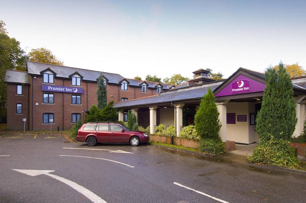 Premier Inn Manchester - Wilmslow 1