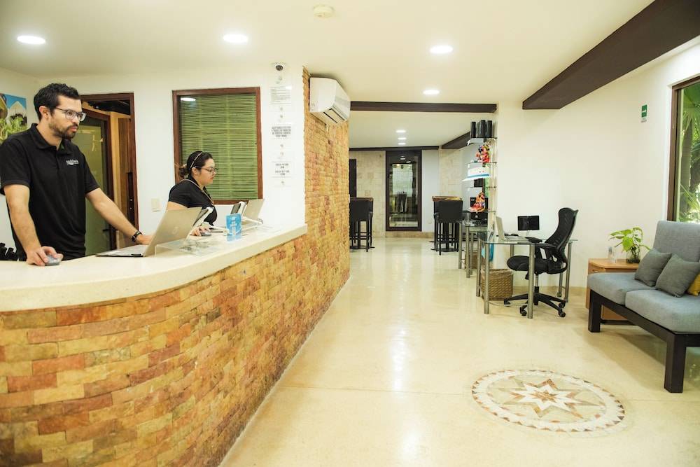 Maya Villa Condo Hotel and Beachclub 1