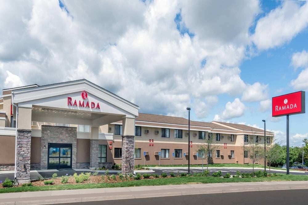 Ramada by Wyndham Minneapolis Golden Valley 1