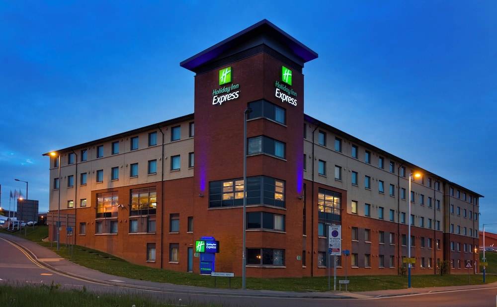 Holiday Inn Express LONDON - LUTON AIRPORT by IHG 1