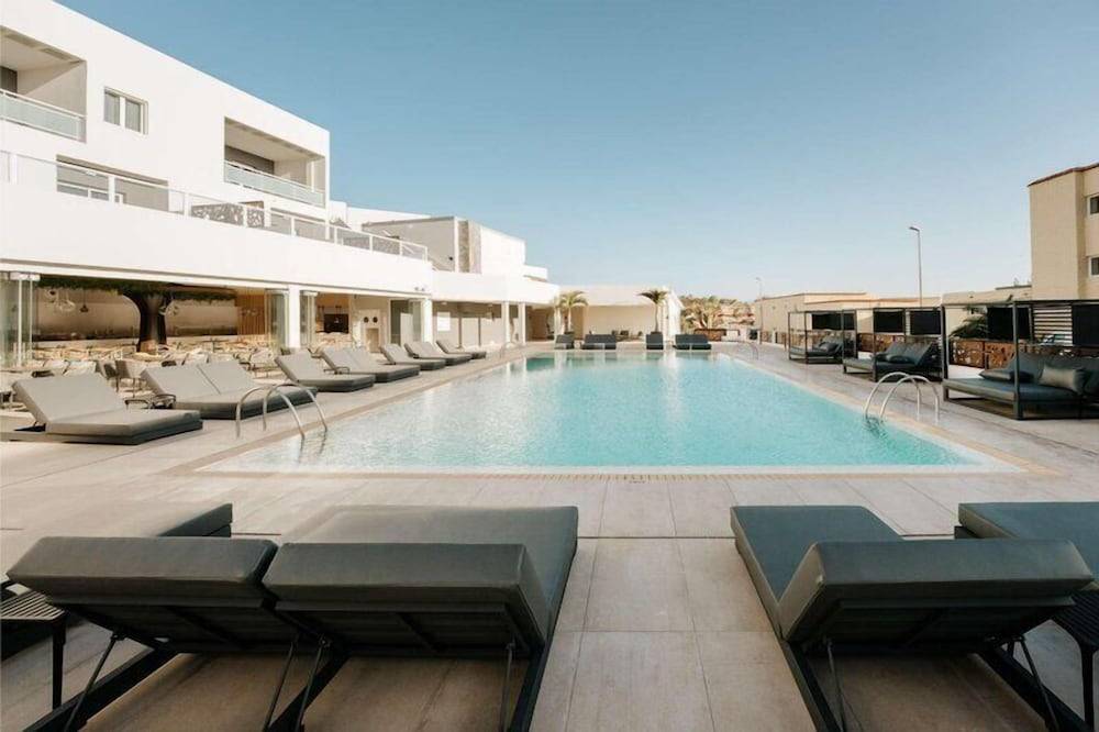 001 HIGOS BEACH BOUTIQUE Singular Hotel Residence 1