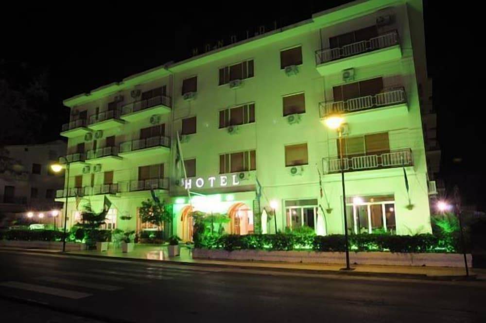 Hotel Mondial 1