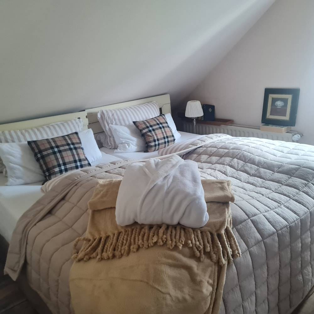 Rosindell-cottage 2
