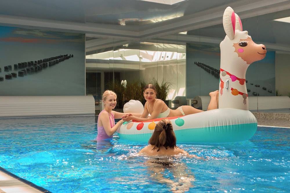 Waterlane Riverside - SPA, Pool, Gym & Parking by Downtown Apartments 1